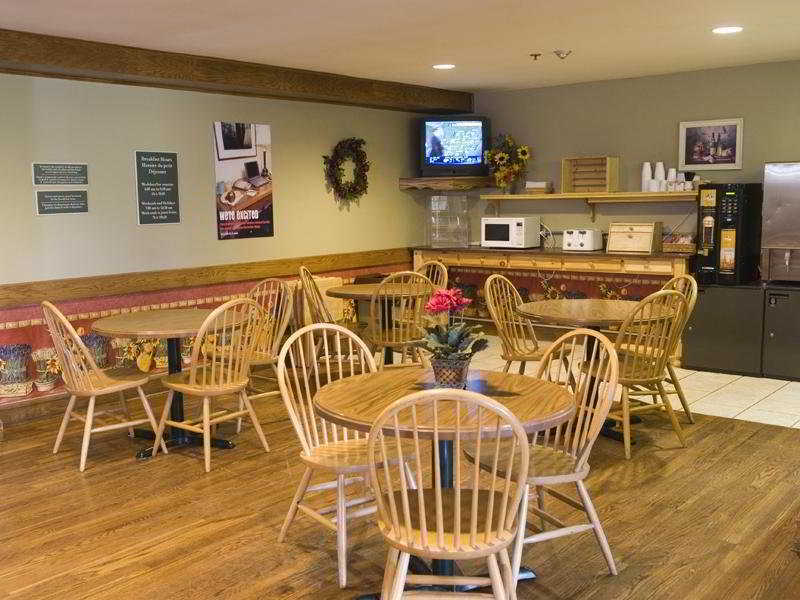 Travelodge Suites By Wyndham Moncton Restaurant bilde